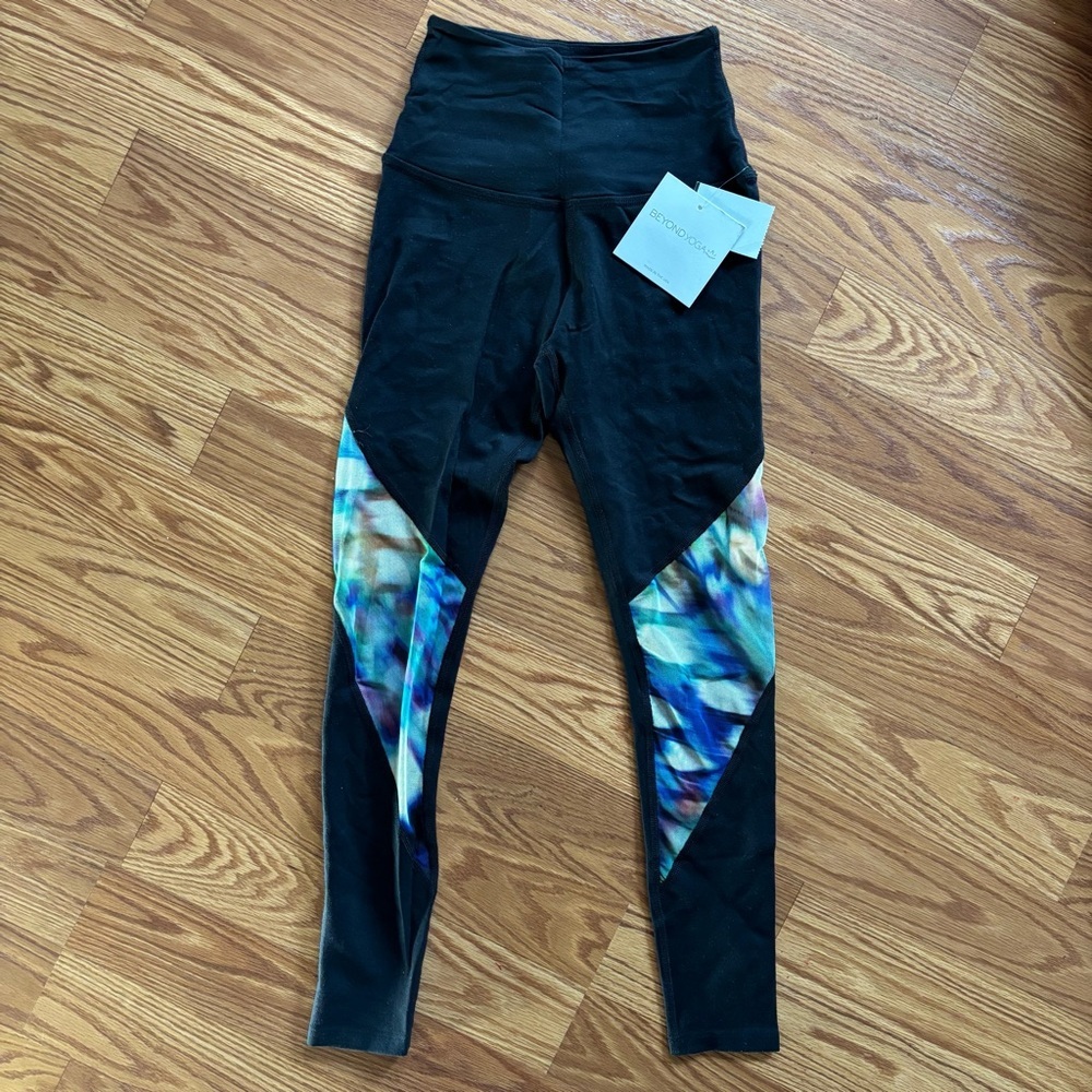 Beyond Yoga High Waisted‎ Leggings Size XSmall Black/Multicolor Mesh Panels NWT